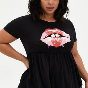 BLACK HEART LIPS BABYDOLL TEE